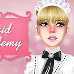 Blond kvinde i maid-uniform ved siden af et lyserødt skilt med tekst