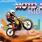 En motorcyklist med hjelm kører på en gul motorcykel over en rampe i et ørkenlandskab, med en bysilhuet i baggrunden og teksten Moto Beach Ride i toppen