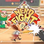 Tegnet scene med tegneseriefigurer, hvor en person med briller angriber en anden med en blyant, og en tredje figur kigger på; teksten NERD FIGHT vises centralt