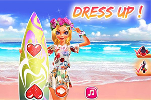 En blond kvinde i blomsterkjole og blomsterkrans står på stranden med et surfbræt ved siden af teksten DRESS UP!