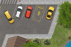 Fire biler parkeret i en lille parkeringsplads ved siden af en græsplæne og fortov