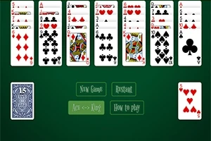 Et grønt spillebord med spilkort arrangeret i bunker og optionsmenu med knapper som New Game, Restart, og How to play