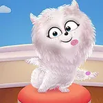 Tegnet hvid, fluffy hund med store øjne, der sidder på en skammel indendørs med legetøj i baggrunden