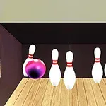 Bowlingkugle rammer kegler i en bowlingbane