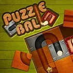 Et puslespil med træplader og rør på en grøn baggrund med ordet Puzzle Ball i toppen
