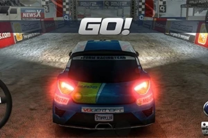 Rally Point En racerbil er klar til start på en grusvej med en stor GO!