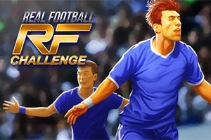 To fodboldspillere i blå trøjer ses på en fodboldbane i bevægelse med teksten Real Football RF Challenge i øverste venstre hjørne