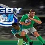 To rugbyspillere i kamp om bolden på en sløret stadionbaggrund med teksten Rugby Rush i forgrunden