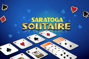 Spillekort er spredt på en blå baggrund med ordet Saratoga Solitaire i gule bogstaver