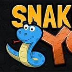 En tegneserieblå slange med et smilende ansigt ved siden af ordene SNAKE YO på en mørk baggrund