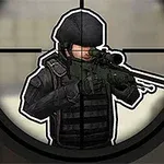 Person iført taktisk udstyr med en grøn sniper-riffel set gennem et snigskytteriflesigte