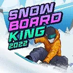 En snowboarder i en orange jakke kører ned ad en snedækket bakke med grantræer omkring