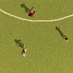 Tre animerede figurer på en fodboldbane set oppefra, hvoraf den ene spiller har bolden