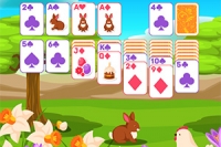 Nyd det tidløse klassiske Solitaire med et sødt påske-design til forårssæsonen!
