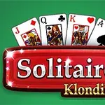 Fire spillekort (Knægt, Dronning, Konge og Es) med teksten Solitaire Klondike på en grøn baggrund