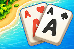 To spillekort med esser (hjerter og spar) på en sandstrand ved blåt hav