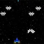 Et rumskib skyder mod rækker af pixelated rumvæsner på en stjernehimmel baggrund