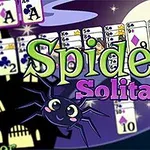 Tegneserieillustration med en heks ved en gryde, et smilende edderkop, spillekort og teksten Spider Solitaire