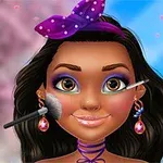 En kvinde med langt sort hår og farverig makeup får lagt makeuppen med pensler foran en sløret baggrund med lyseblå og lyserøde nuancer