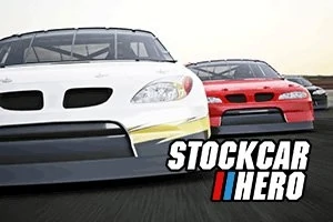 To racerbiler, en hvid og en rød, ses på racerbanen med ordet STOCKCAR HERO i forgrunden