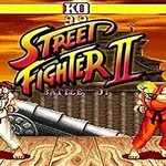 Street Fighter II To kæmpere står over for hinanden på en træplatform med titlen Street Fighter II i baggrunden