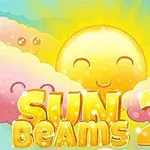 En smilende sol omgivet af lyserøde skyer med ansigter og gul tekst Sun Beams 2