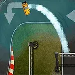 En gul bil drifter gennem en skarp kurve på en racerbane med tydelige hvide røgspor