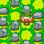 En tegneserielignende figur klædt som en leprechaun står på en grøn mark omringet af klipper og buske