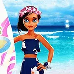 Person med blomsterkrans og blåt badetøj står på stranden med et farverigt surfboard med palmemotiv