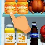 En hånd peger på et glas jordnøddesmør på en hylde med andre glas, en flaske sodavand, juice og hummere nedenunder