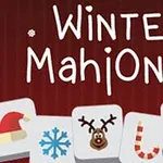 Tekst skrevet som Winter Mahjong med vinter- og juletema-fliser, herunder en nissehue, snefnug, rensdyr, sukkerrør, krans og en gave på en rød baggrund