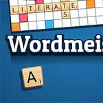 Brætspil med træfliser på en blå baggrund og ordet Wordmeister