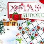 Juletema med sneklædt landskab, et sneklædt hus, en snemand og et dekorativt gitter med julemotiver som stjerner, julekugler og gaver