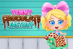 Blond pige med stor lyserød sløjfe holder en chokoladeæske foran en blå stribet baggrund, ved siden af teksten Yummy Chocolate Factory